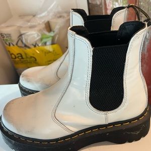 Dr. Martens 2976 smooth leather platform Chelsea boots size 8